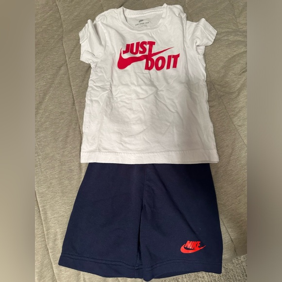 Nike Toddler Outfit - Picture 1 of 3
